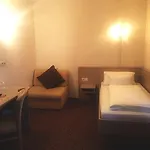 Hellers Twenty Four Ii -24h-check-in- 3*