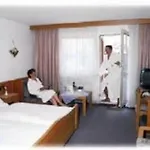 Hellers Twenty Four Ii -24h-check-in- 3* פרידריכסהאפן