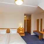 מלון Hellers Twenty Four Ii -24h-check-in- פרידריכסהאפן