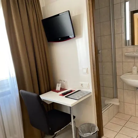 Hellers Twenty Four Ii -24h-check-in- Hotel 3*