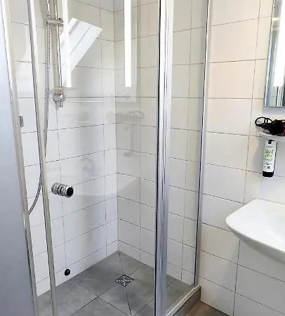 Hellers Twenty Four Ii -24h-check-in- Hotel Friedrichshafen