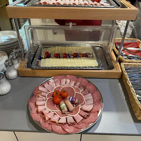 Hellers Twenty Four Ii -24h-check-in- 3* フリードリヒスハーフェン