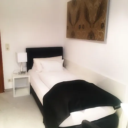 Hellers Twenty Four Ii -24h-check-in- Hotel Friedrichshafen