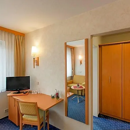 Hellers Twenty Four Ii -24h-check-in- Szálloda