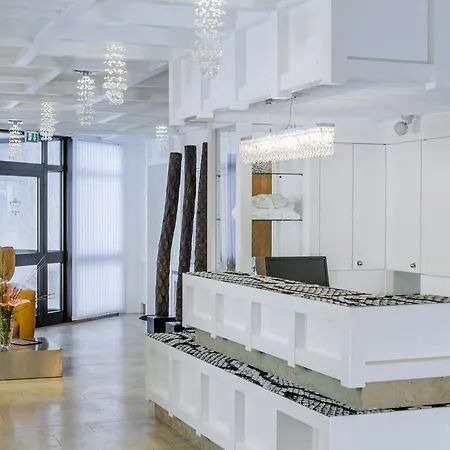 Hellers Twenty Four Ii -24h-check-in- 3*