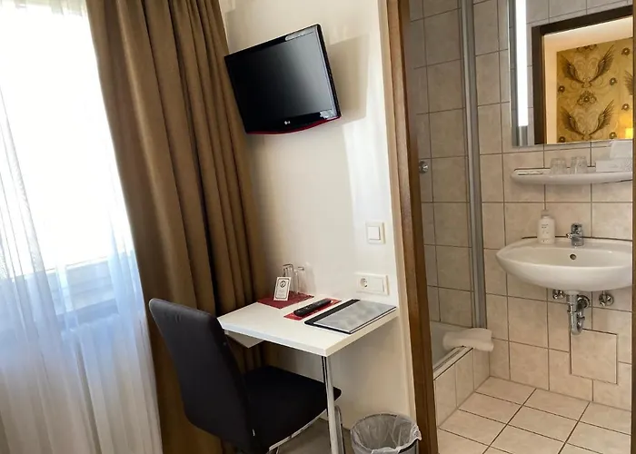 Hellers Twenty Four Ii -24h-check-in- 酒店 3*